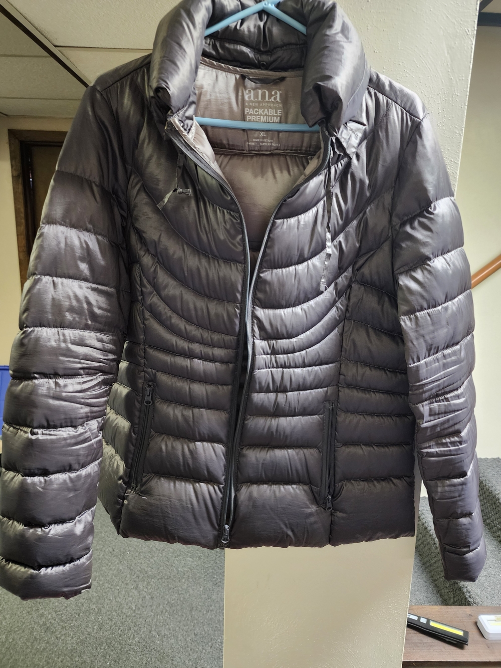 a.n.a Women's Shiny Gray Packable Puffer Jacket